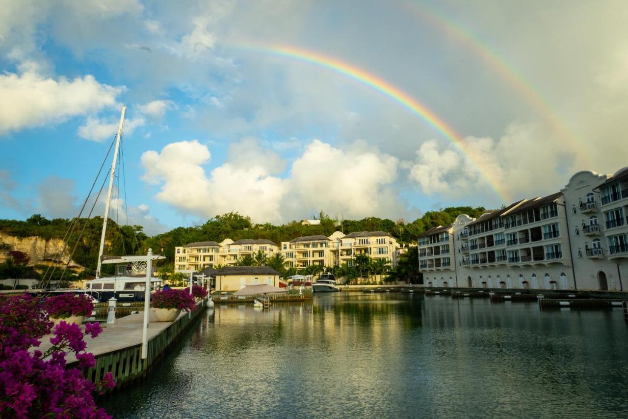 Port Ferdinand Marina & Luxury Residences Saint Peter Exteriör bild
